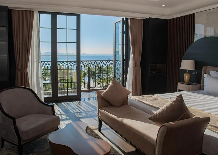 Khách sạn Victoria Villas *